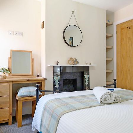 Four Priory Road, Chichester Extérieur photo