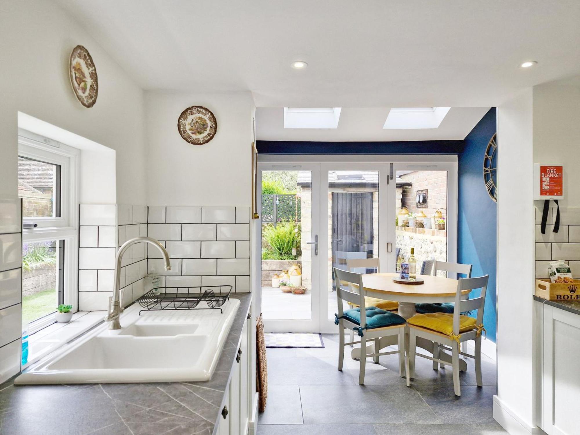 Four Priory Road, Chichester Extérieur photo