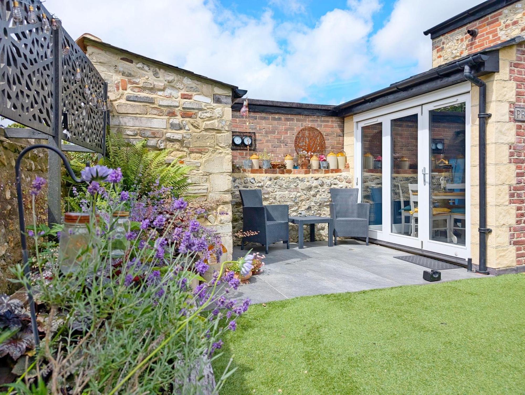 Four Priory Road, Chichester Extérieur photo